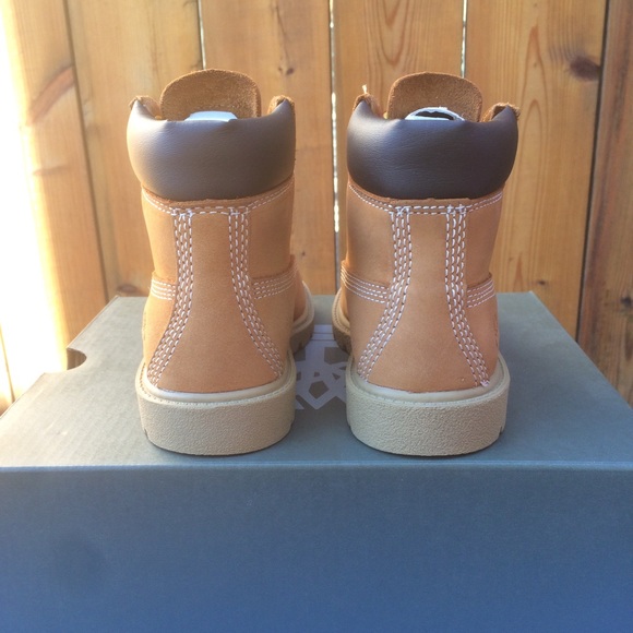 Timberland 6" Wheat Boots Size 9.5 - Picture 4 of 6